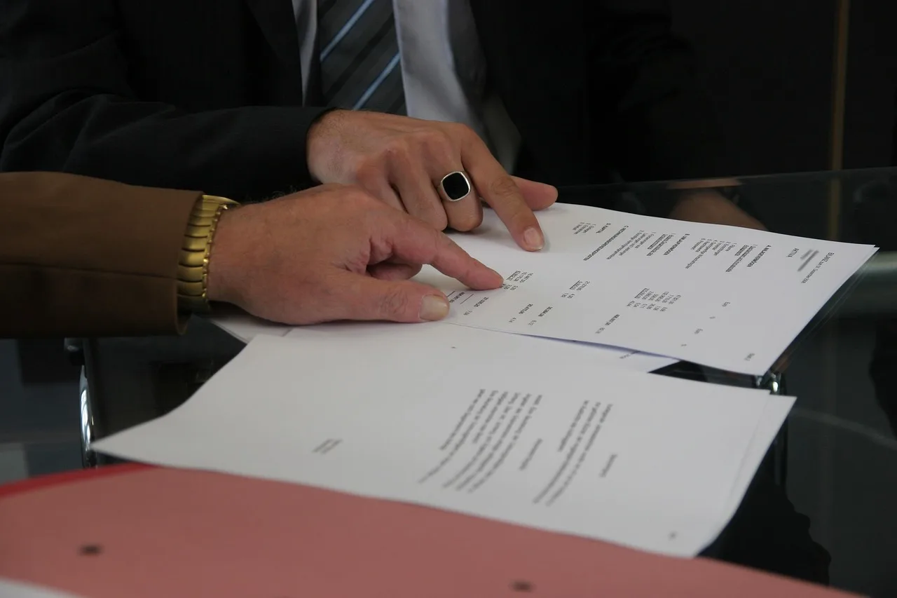 contract, consultation, office, meeting, boss, secretary, hand, understanding, arrangement, decision, agreement, convention, desk, lease, sign, signing, conclusion, contract, contract, contract, contract, contract, consultation, meeting, agreement, lease. How US title companies and signing services set notary contracts